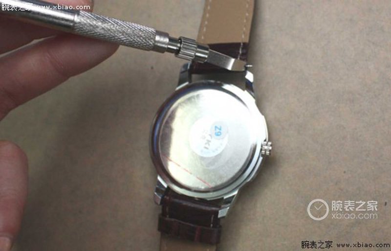 石英表: 时代的钟声与精准的守时者